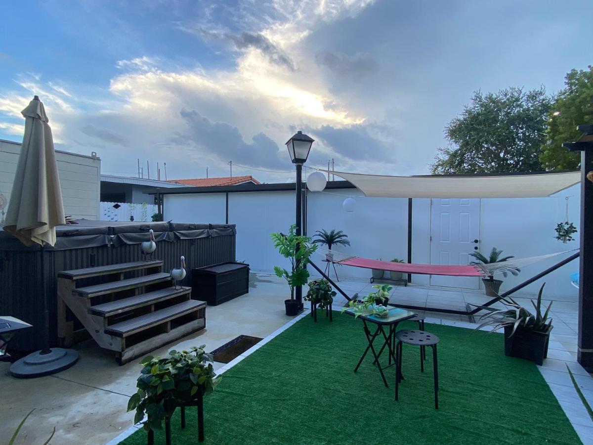 Tiny Place W Private Hot Jacuzzi 7 Min To Miami International Airport Екстер'єр фото
