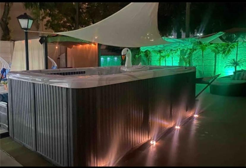 Tiny Place W Private Hot Jacuzzi 7 Min To Miami International Airport Екстер'єр фото