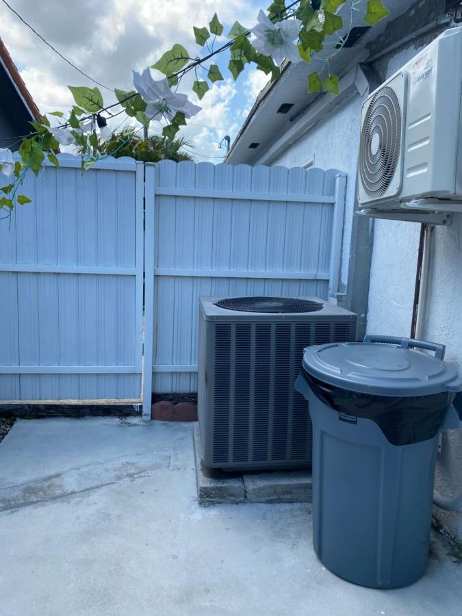 Tiny Place W Private Hot Jacuzzi 7 Min To Miami International Airport Екстер'єр фото