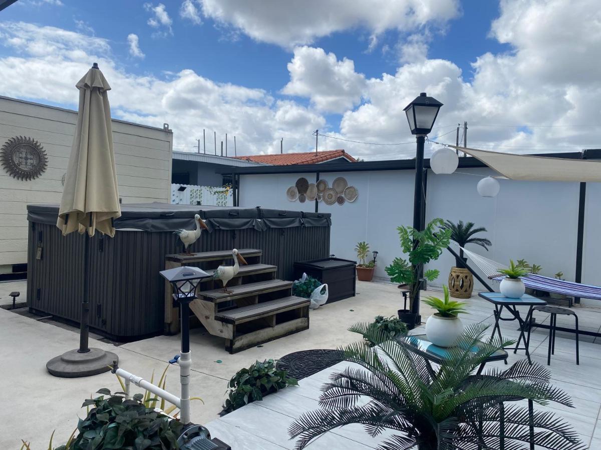 Tiny Place W Private Hot Jacuzzi 7 Min To Miami International Airport Екстер'єр фото
