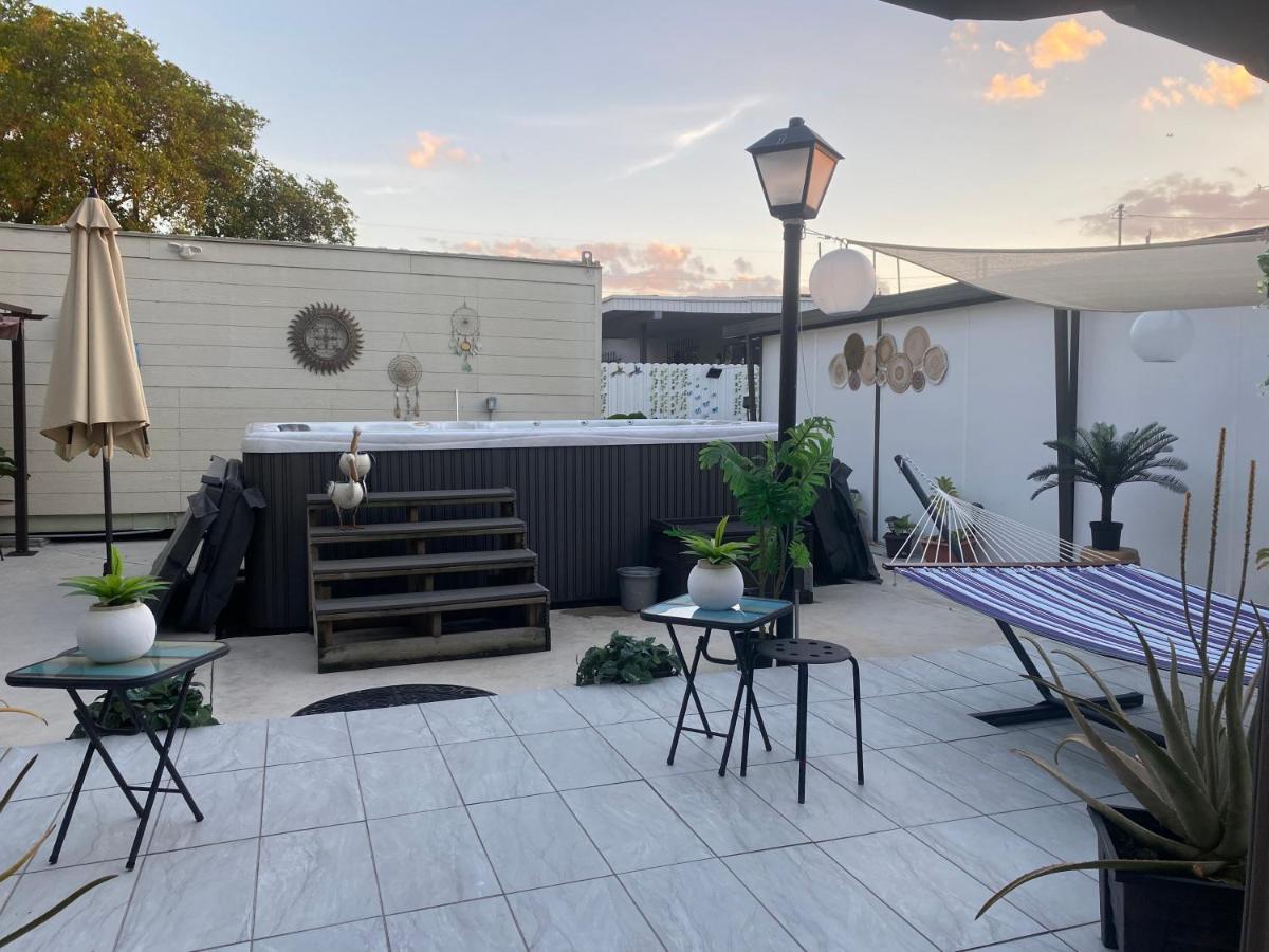 Tiny Place W Private Hot Jacuzzi 7 Min To Miami International Airport Екстер'єр фото