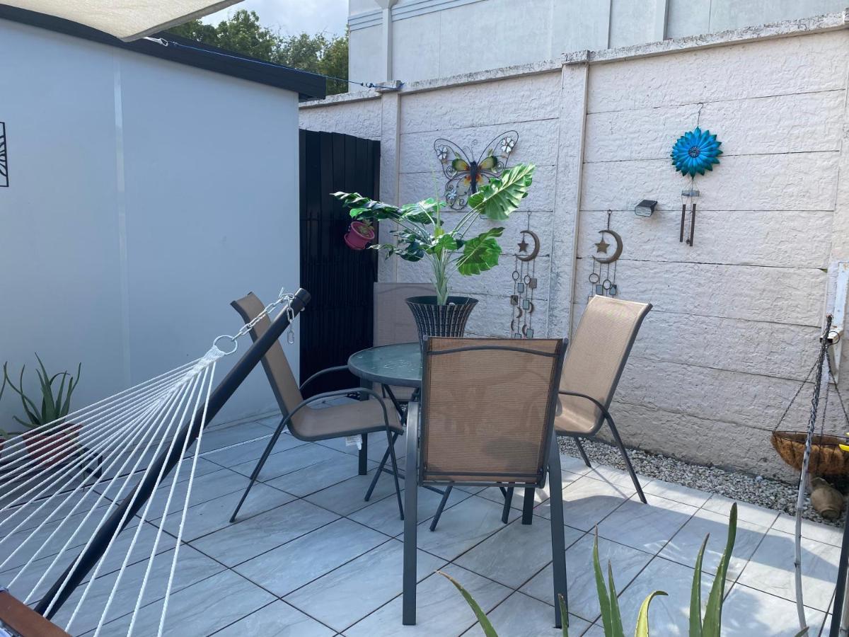 Tiny Place W Private Hot Jacuzzi 7 Min To Miami International Airport Екстер'єр фото