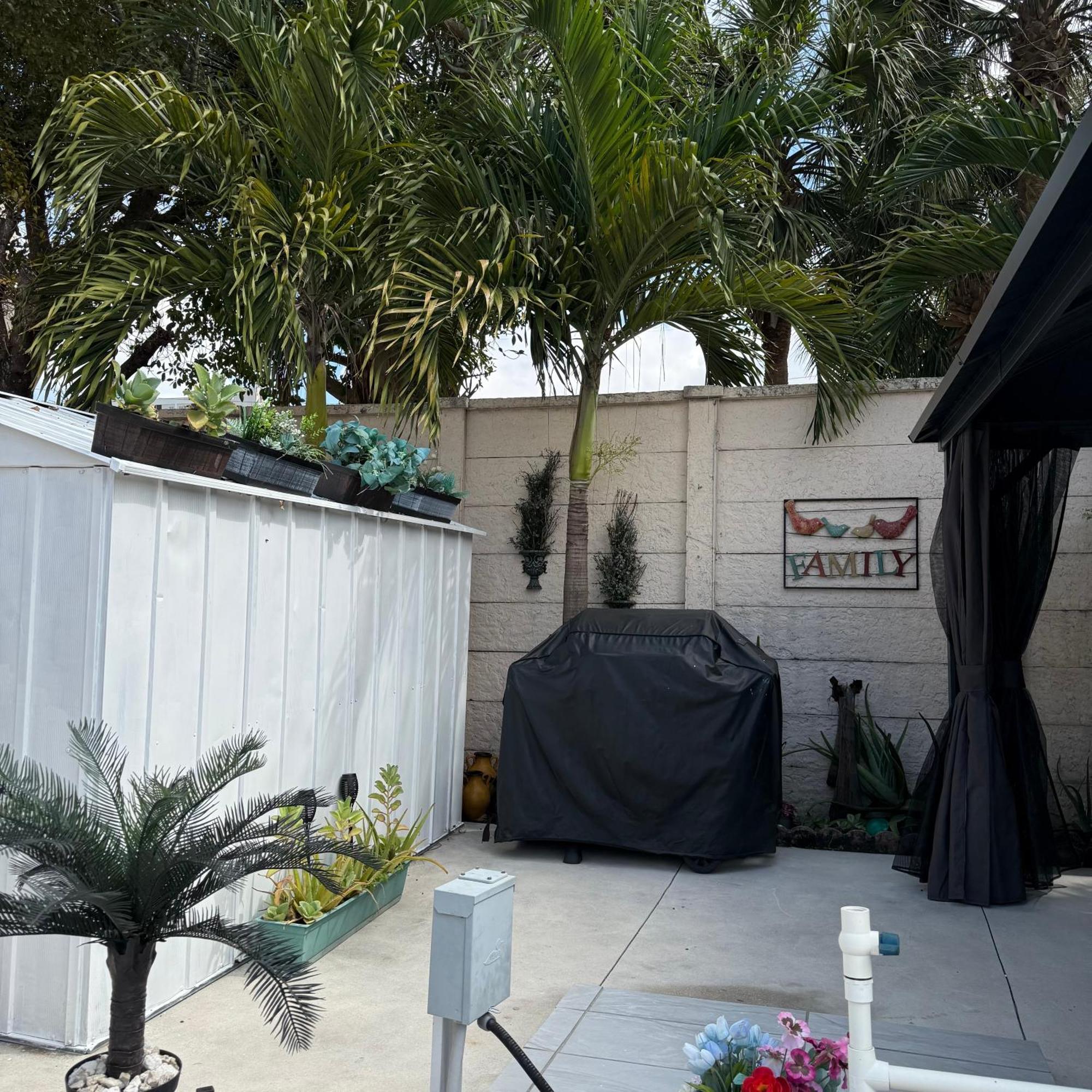 Tiny Place W Private Hot Jacuzzi 7 Min To Miami International Airport Екстер'єр фото