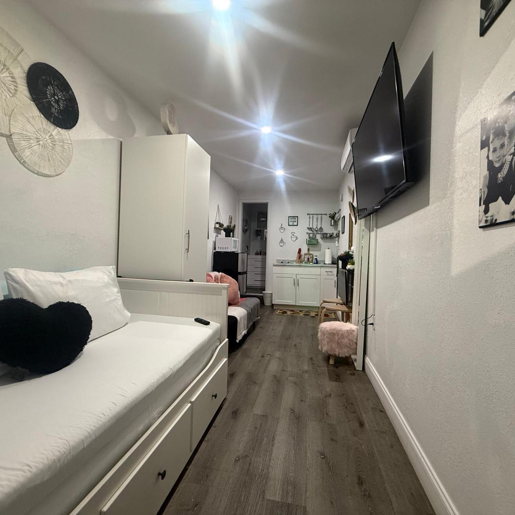 Tiny Place W Private Hot Jacuzzi 7 Min To Miami International Airport Екстер'єр фото